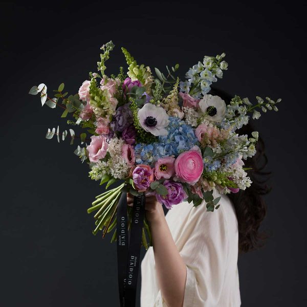 Buchet flori A symphony of blooms