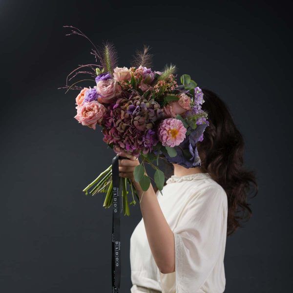 Buchet flori Midnight Flowers